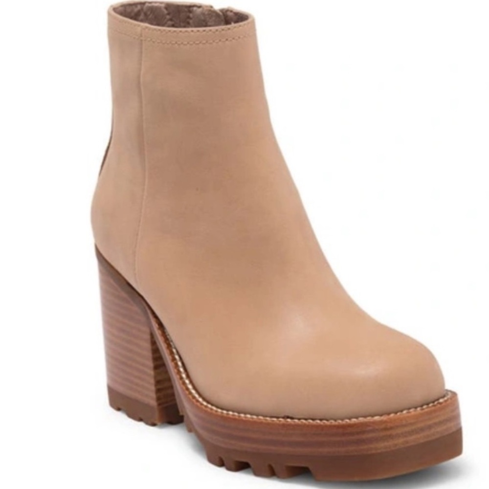 Jeffrey Campbell Tan Platform Lug Sole Boot Size 9